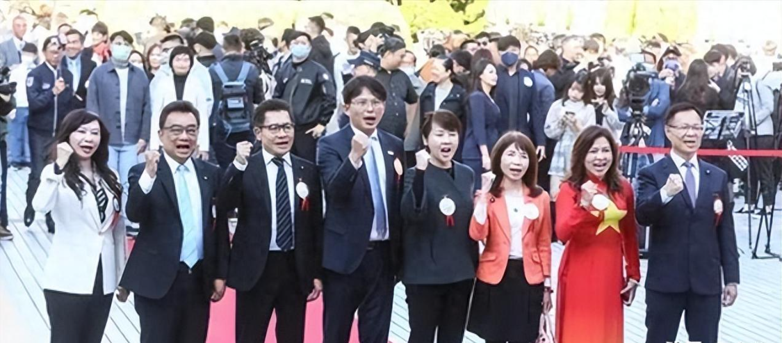 华体会体育app下载-民众党团大换血，新任总召竟是统派？黄国昌表态，郑丽文布局稳了